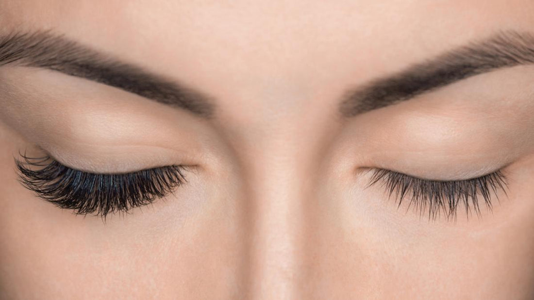 ¿Cuál es el mejor pegamento para extensiones de pestañas?